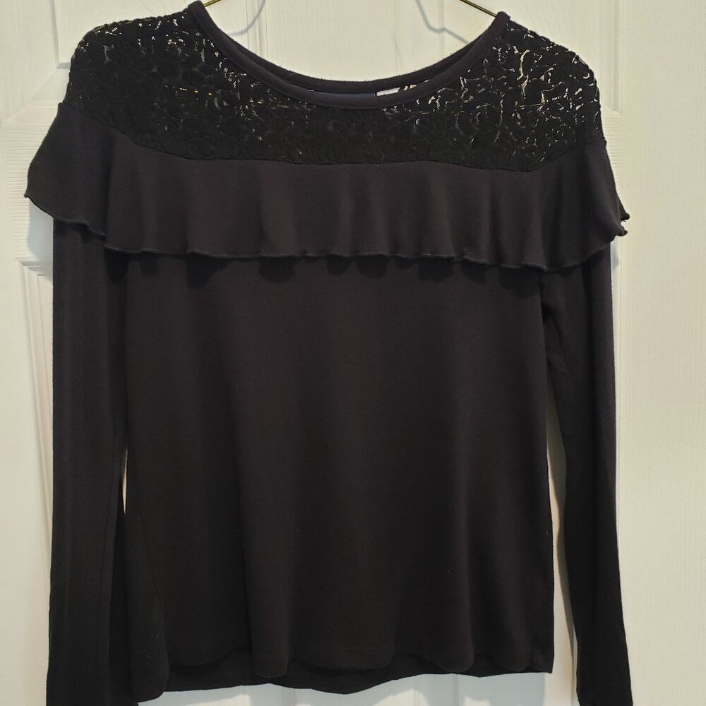 Long sleeve with lace shoulders